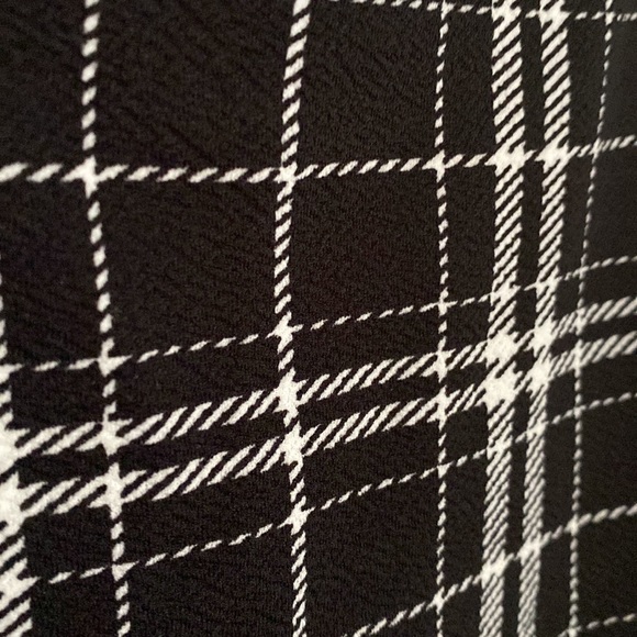 Plaid tank with adjustable tie up straps - Picture 3 of 5